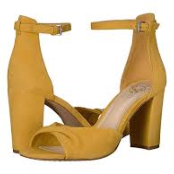 Vince Camuto Wesher Dble Twist Heels in Dandelion - Picture 3 of 5